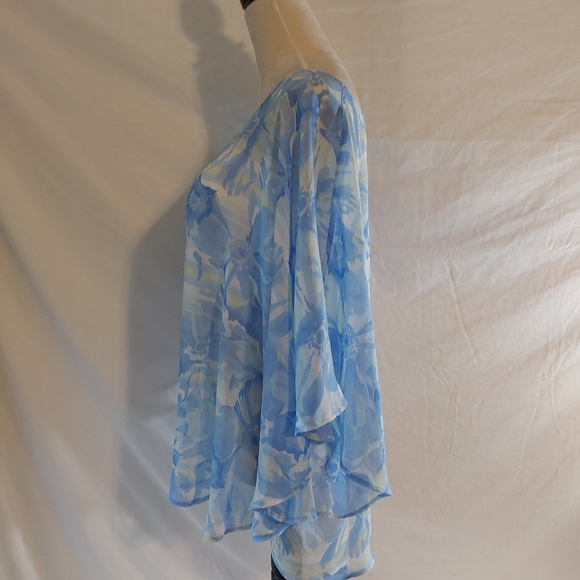 Women's Ruby Red Flowy Poncho Style Blue & White Floral Top Size 1X - Picture 5 of 6